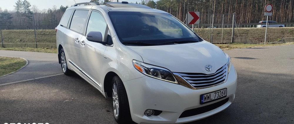 Toyota Sienna cena 119800 przebieg: 178000, rok produkcji 2016 z Kobyłka małe 254